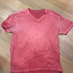 GR/LA Men's Short-Sleeve V-Neck Tee in Washed Coral